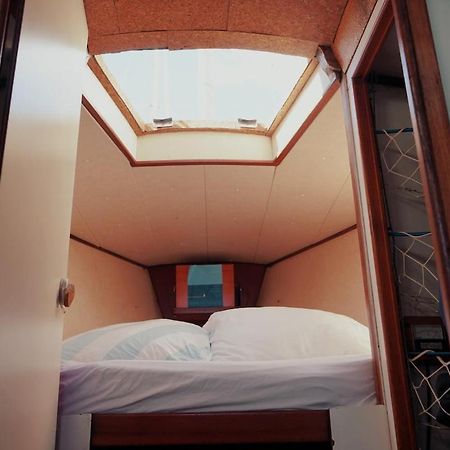 Cozy Lisbon Marina Sleepaboard - Sail Away Hotell Exteriör bild