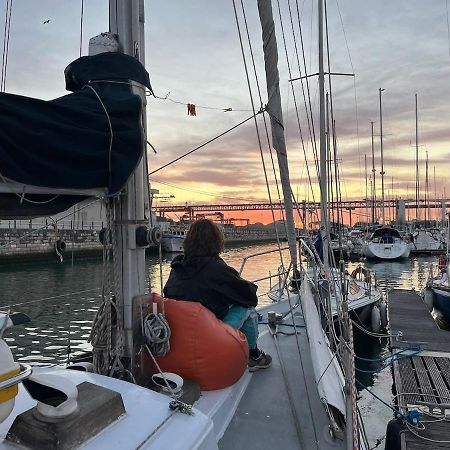 Cozy Lisbon Marina Sleepaboard - Sail Away Hotell Exteriör bild