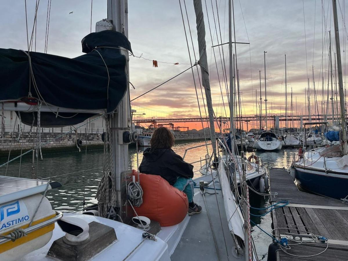 Cozy Lisbon Marina Sleepaboard - Sail Away Hotell Exteriör bild