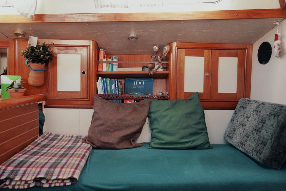 Cozy Lisbon Marina Sleepaboard - Sail Away Hotell Exteriör bild