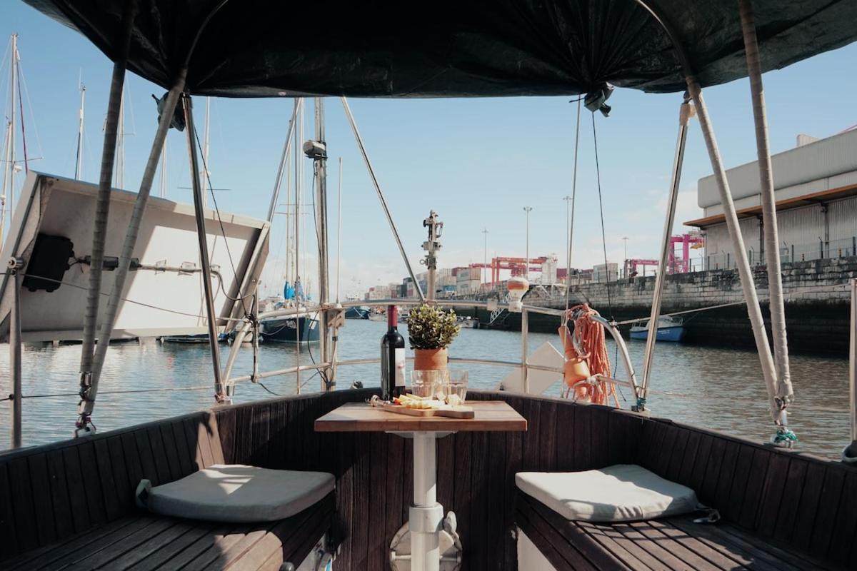 Cozy Lisbon Marina Sleepaboard - Sail Away Hotell Exteriör bild