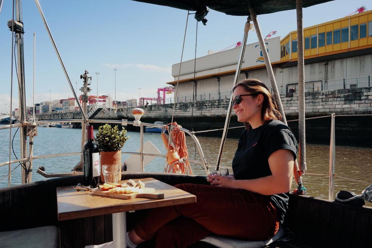 Cozy Lisbon Marina Sleepaboard - Sail Away Hotell Exteriör bild